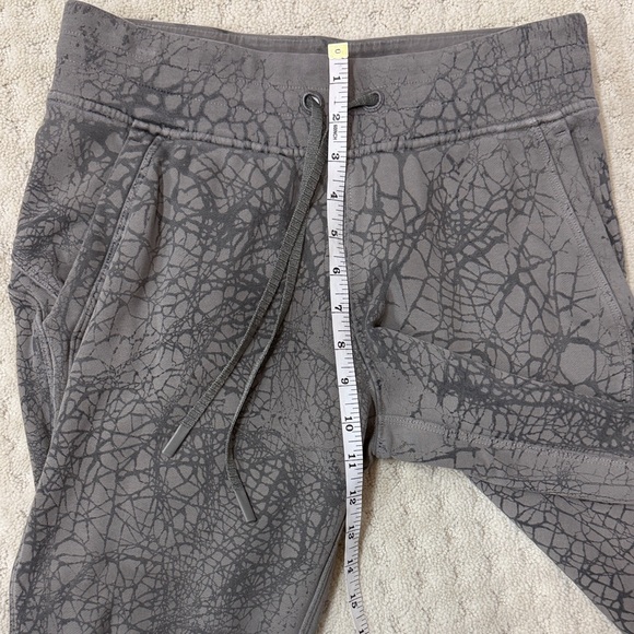 Lululemon Women’s Warm Down Jogger *7/8 Length, Size 6. - Picture 6 of 7